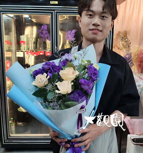 玫瑰桔梗花束 畢業 生日花束 埔里大觀園花店